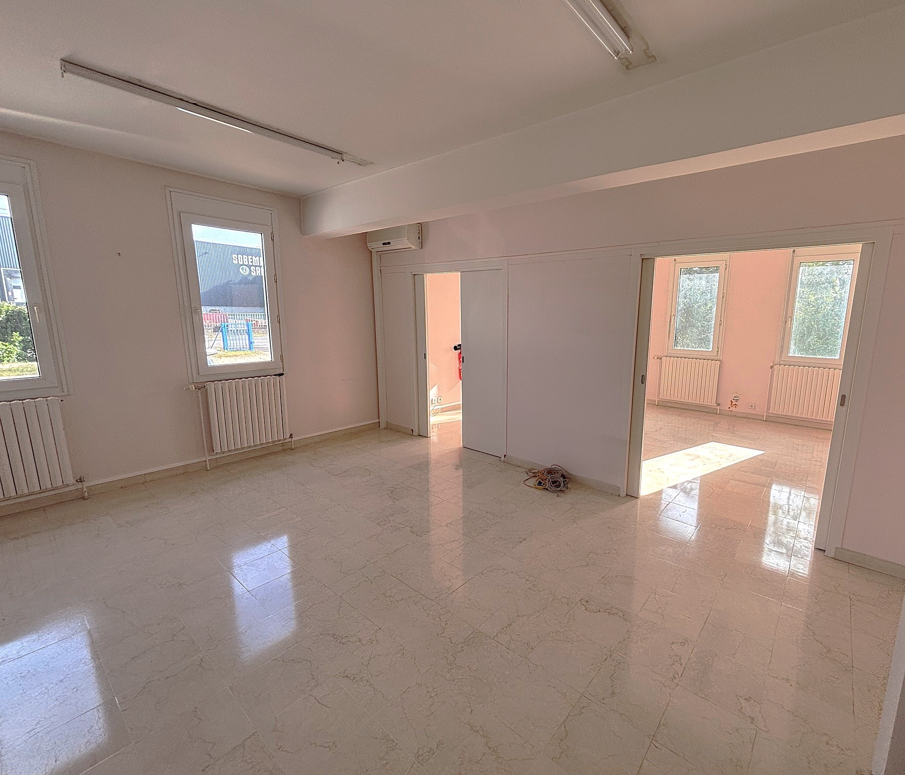 Image_, Local commercial, Crêches-sur-Saône, ref :loccom-340-creches