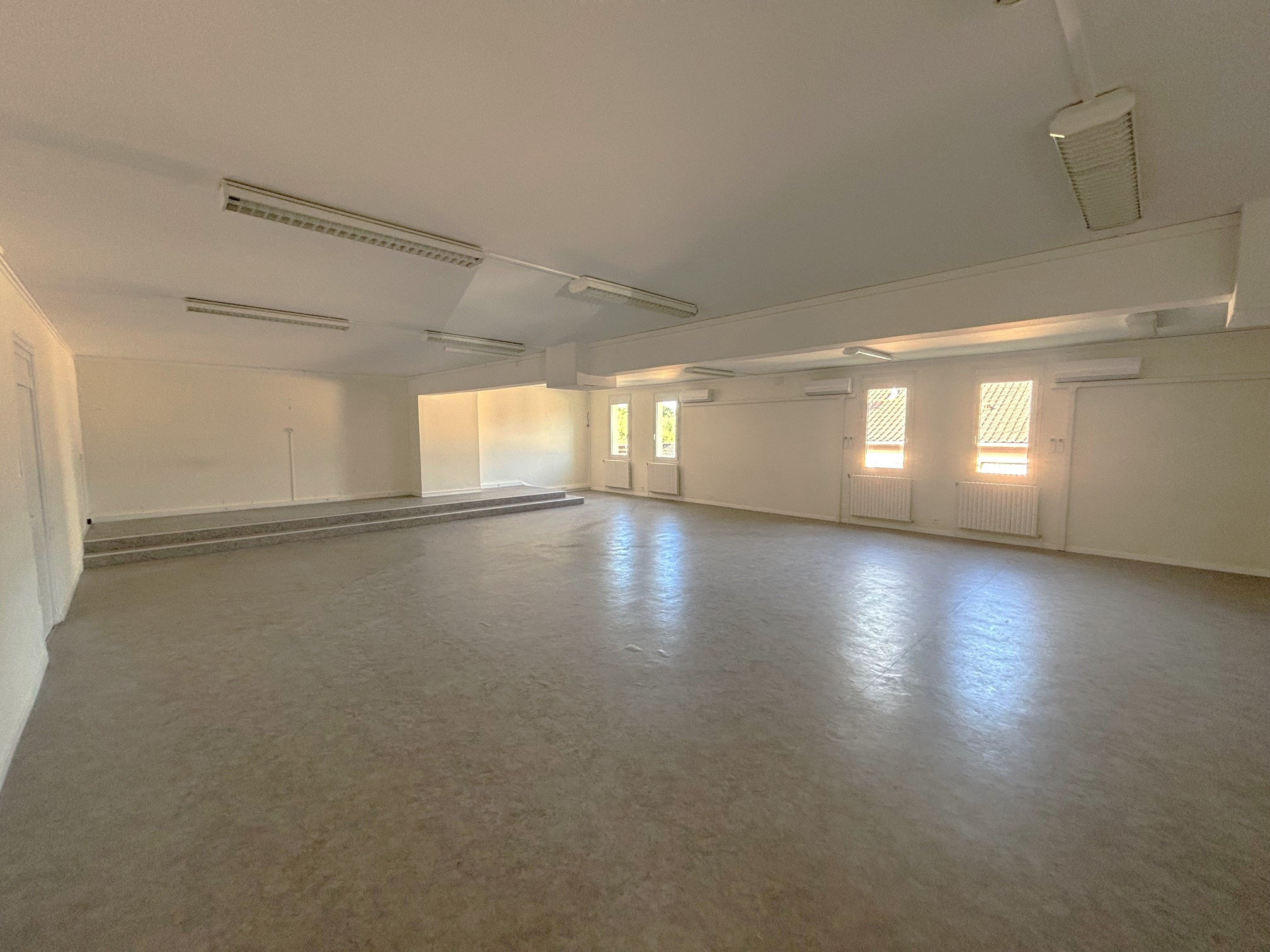 Image_, Local commercial, Crêches-sur-Saône, ref :loccom-340-creches