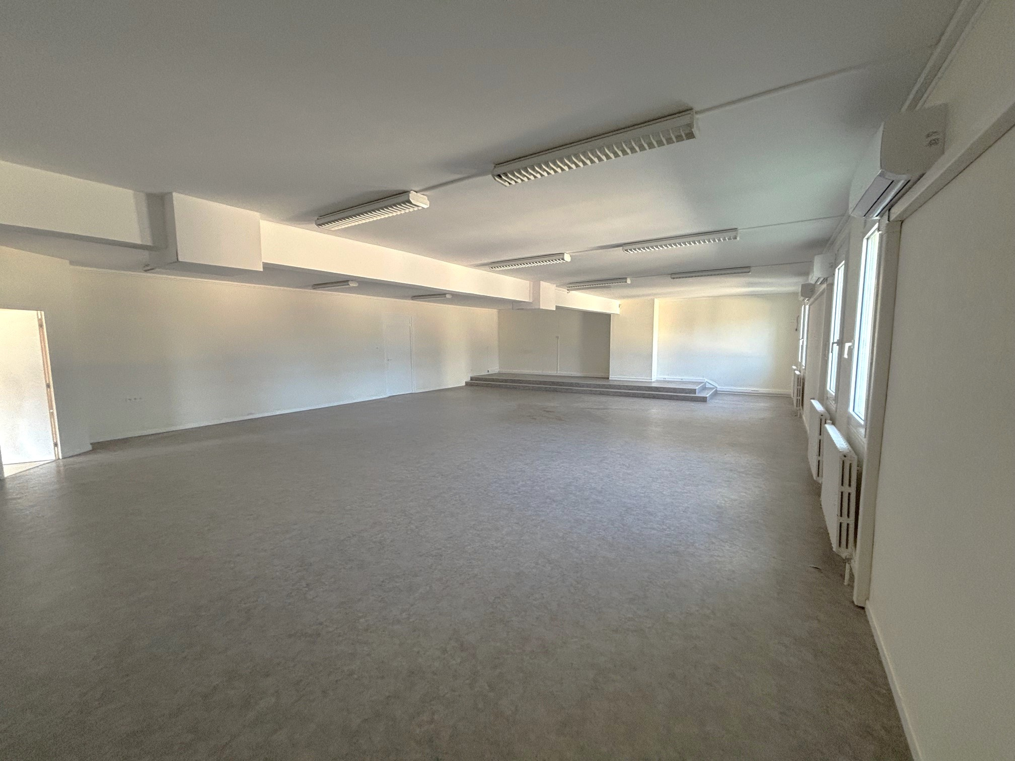 Image_, Local commercial, Crêches-sur-Saône, ref :loccom-340-creches