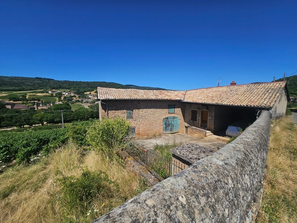 Propriété de caractère à rénover avec fort potentiel et vue