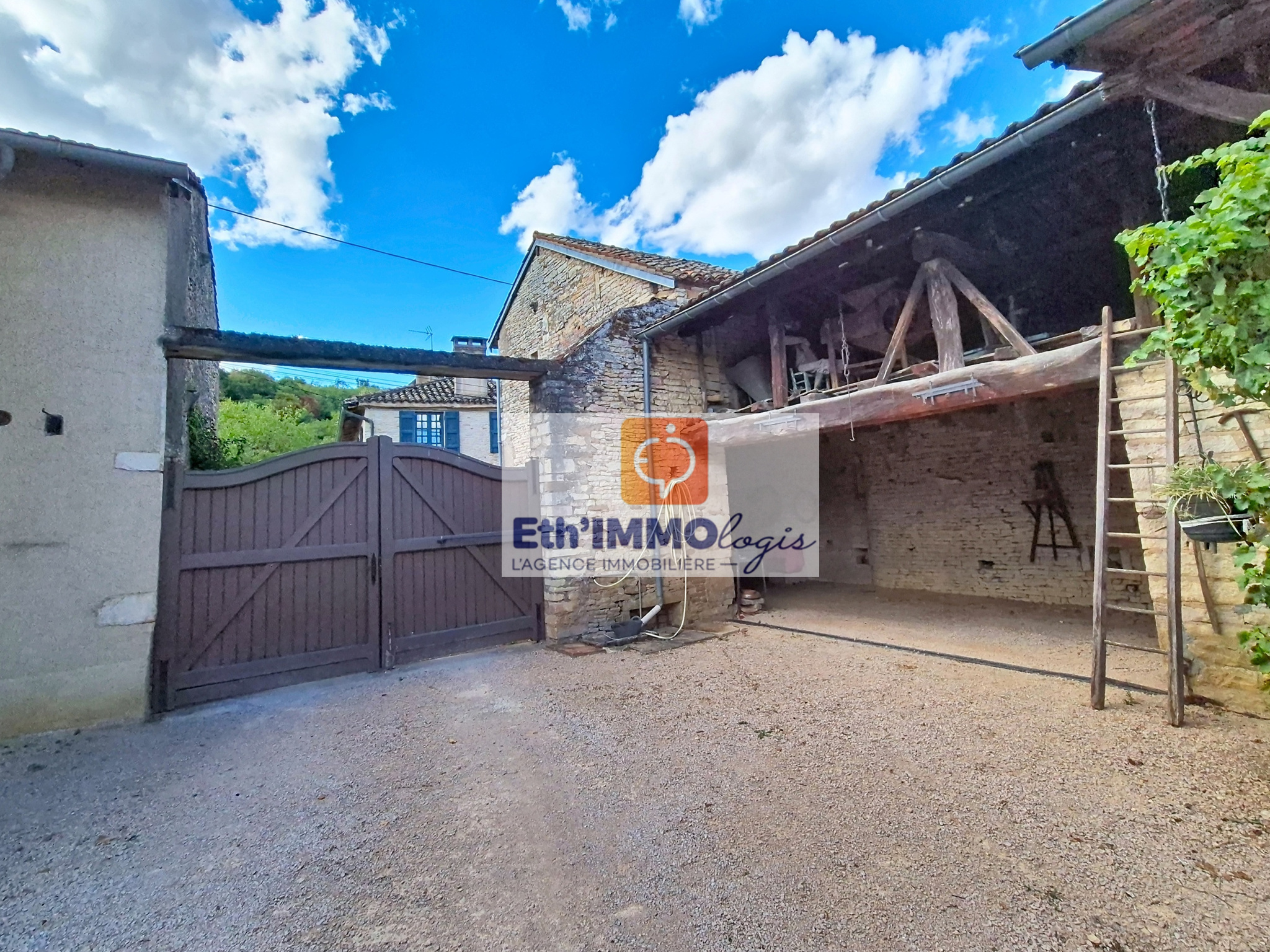 EXCLUSIVITE : VIRE - MAISON DE PLAIN-PIED 80 m2 + DEPENDANC